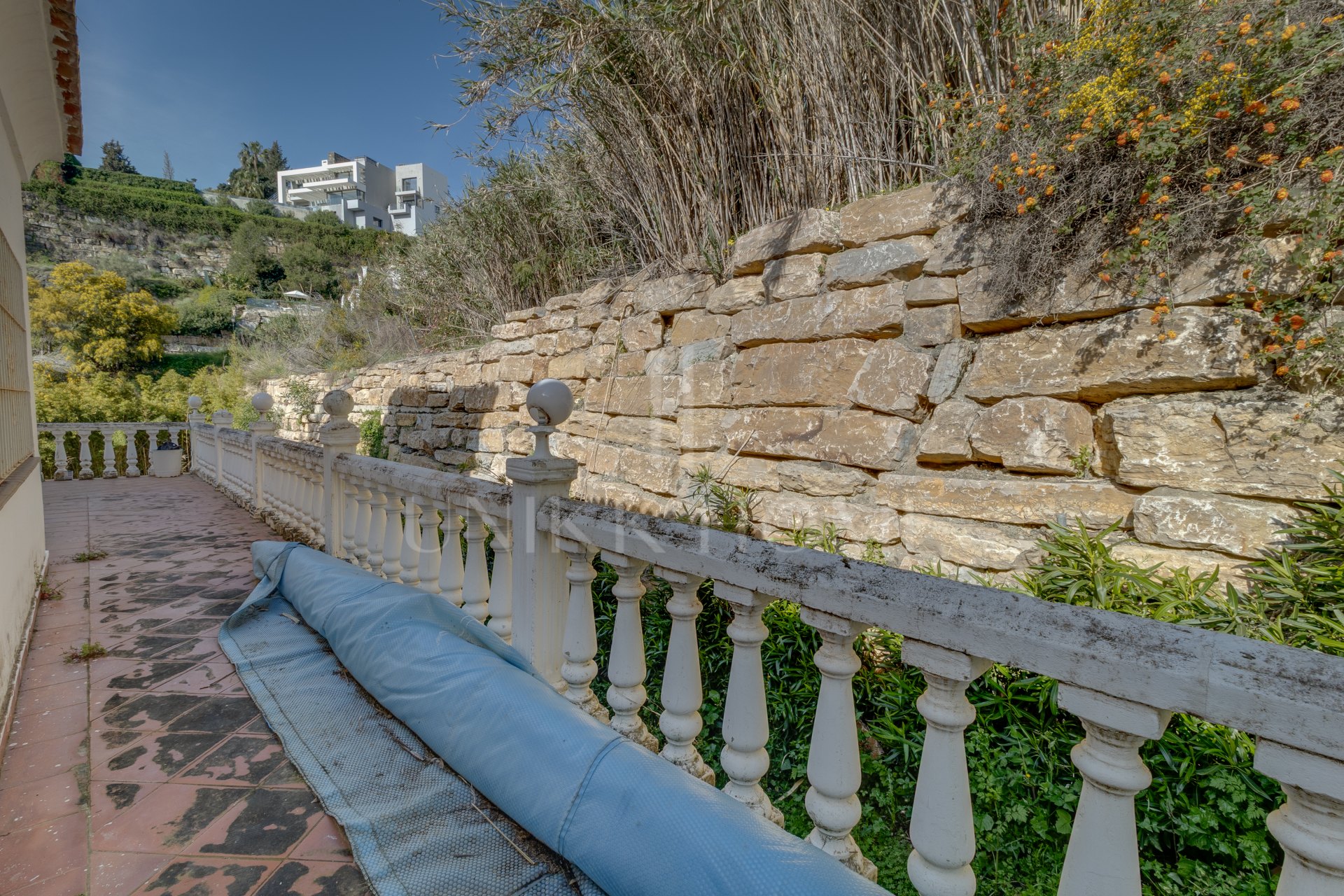 Villa independiente en Paraíso Alto con gran parcela y múltiples posibilidades