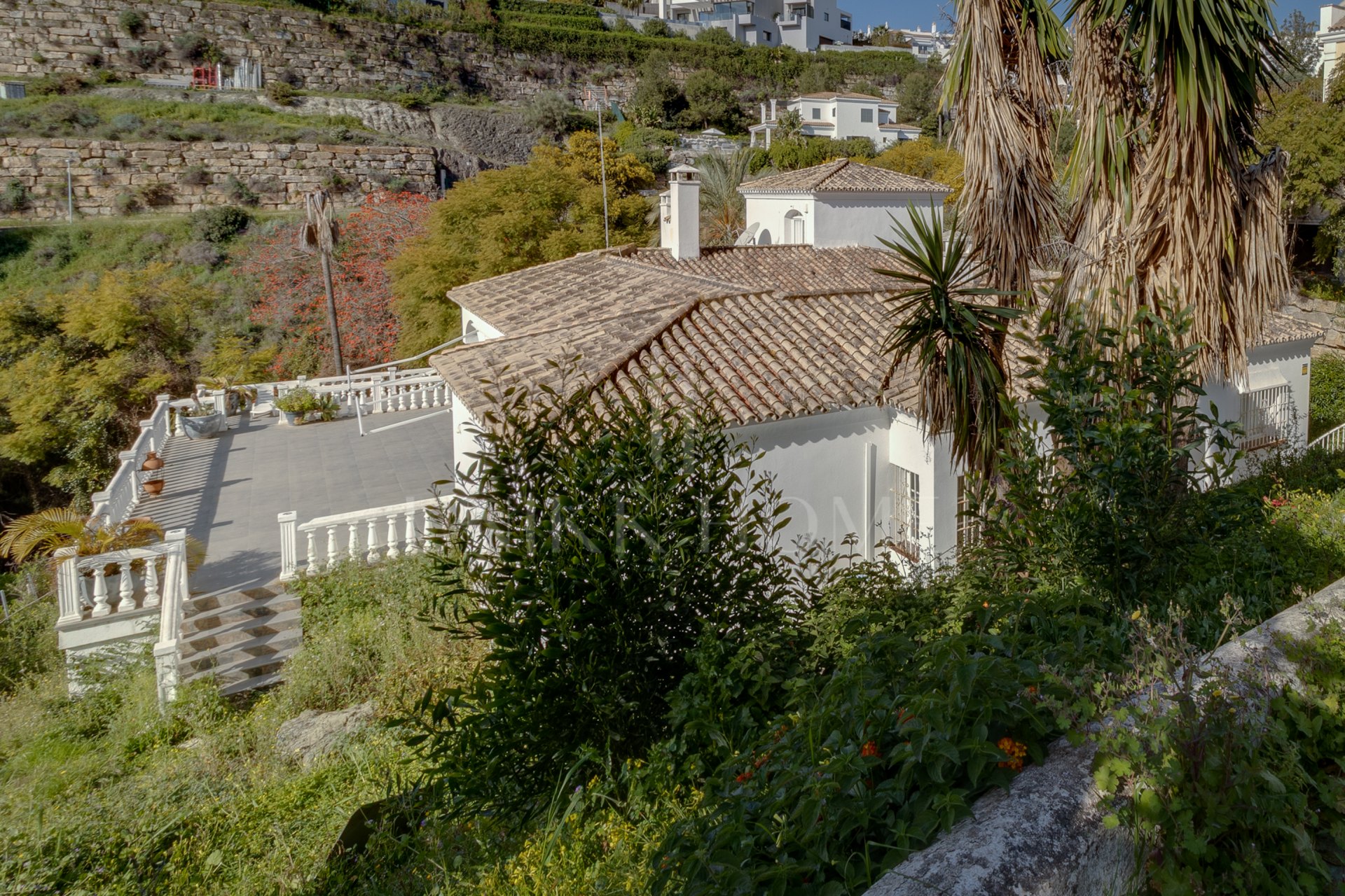 Villa independiente en Paraíso Alto con gran parcela y múltiples posibilidades