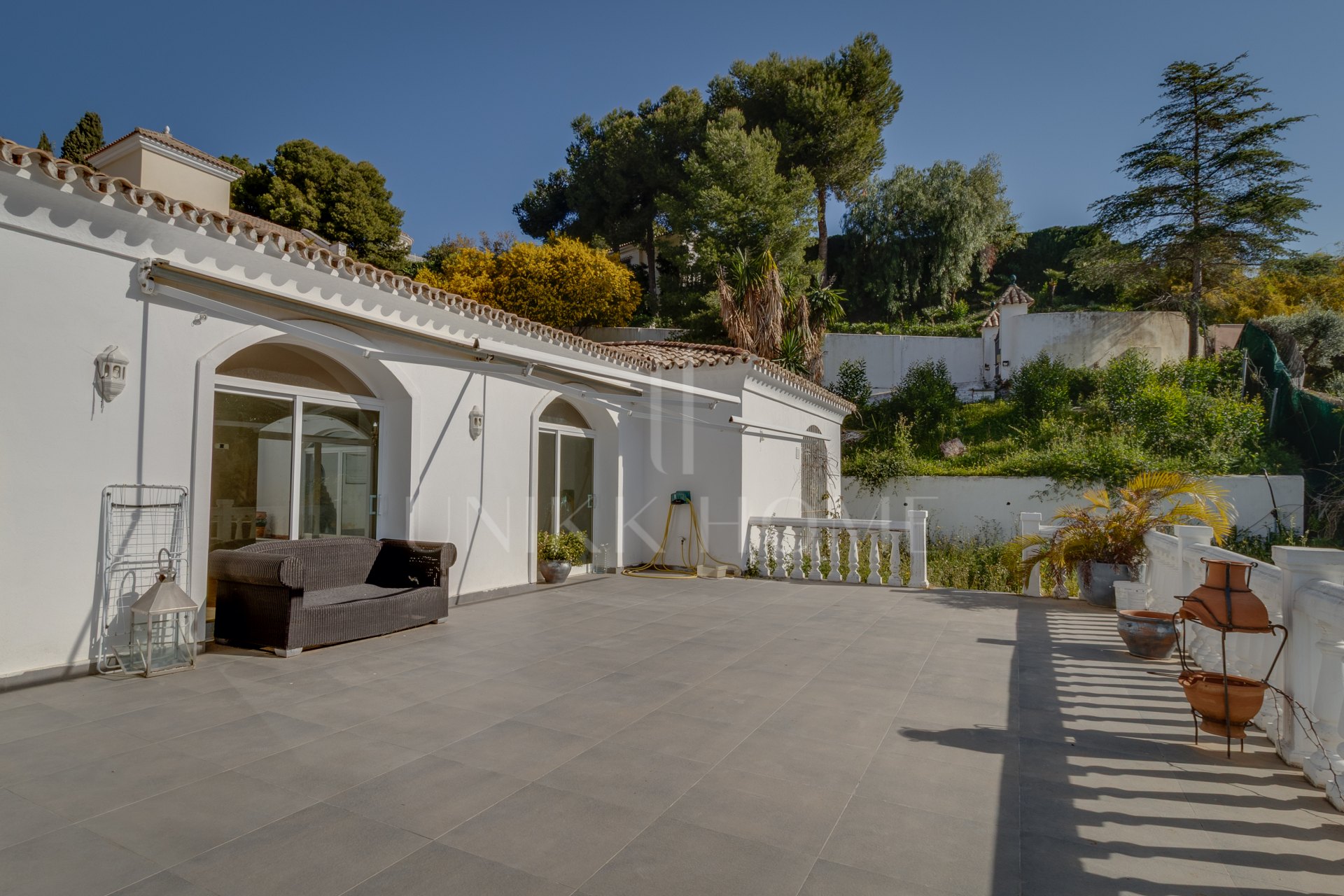 Villa independiente en Paraíso Alto con gran parcela y múltiples posibilidades