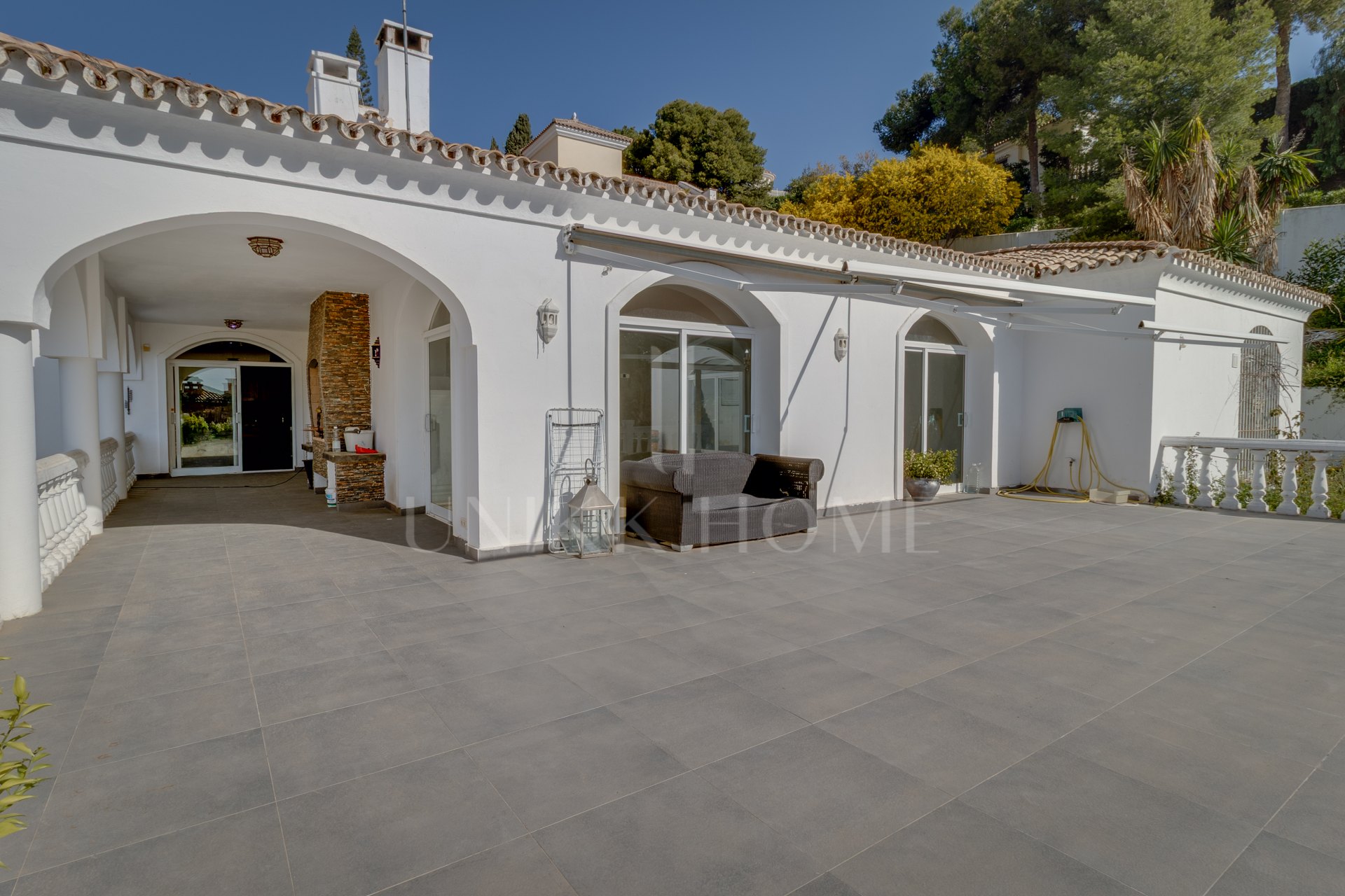 Villa independiente en Paraíso Alto con gran parcela y múltiples posibilidades