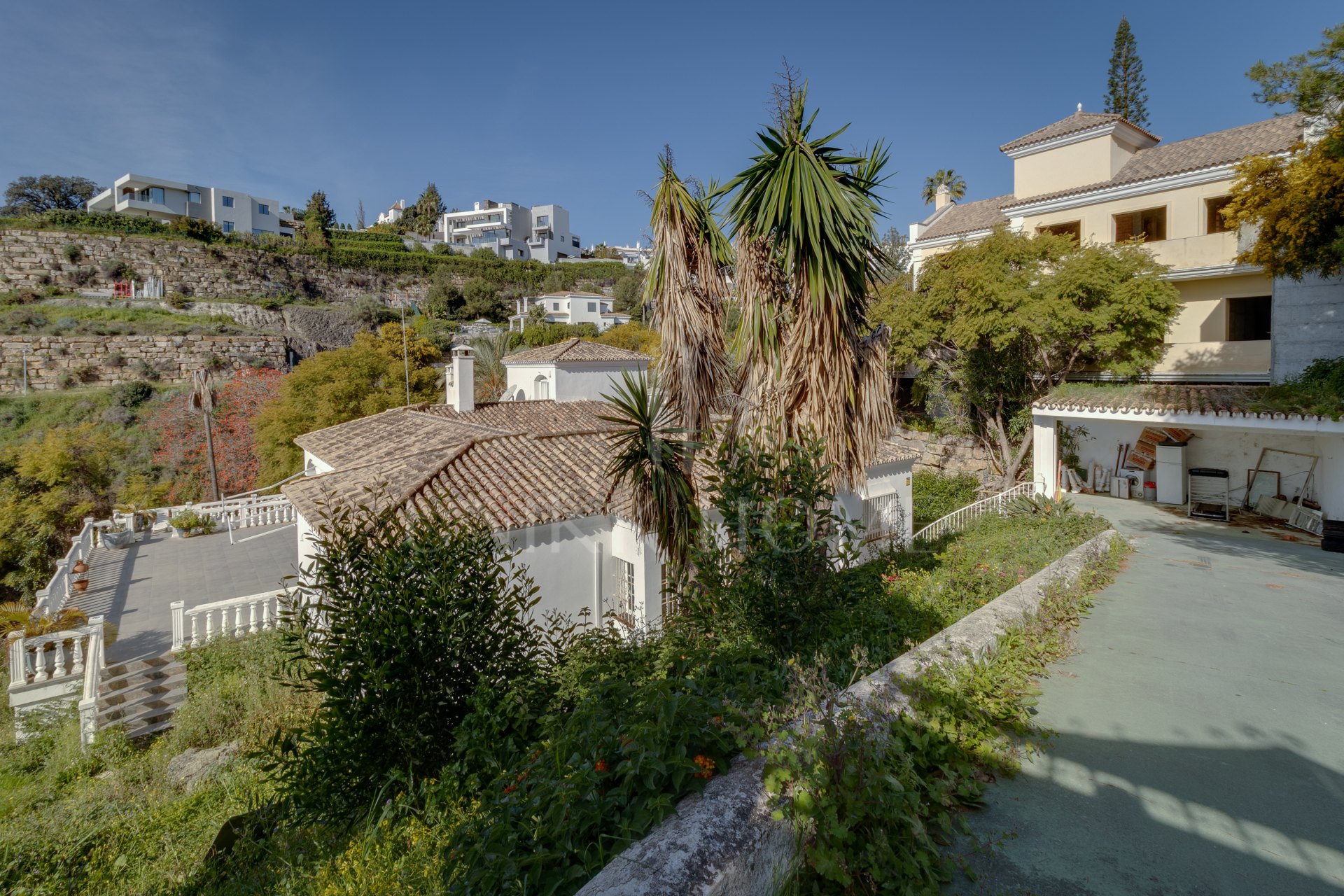 Villa independiente en Paraíso Alto con gran parcela y múltiples posibilidades