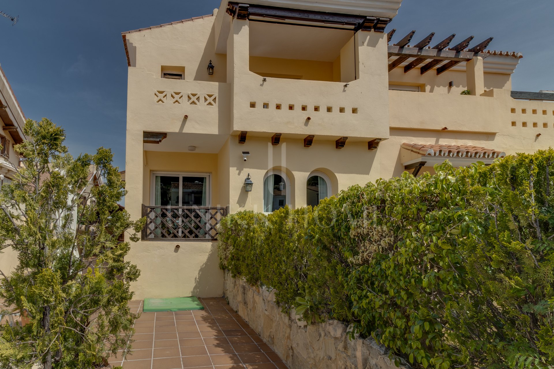 Semi-detached villa with private pool, large terrace and potential for 4 bedrooms in Alhaurín de la Torre