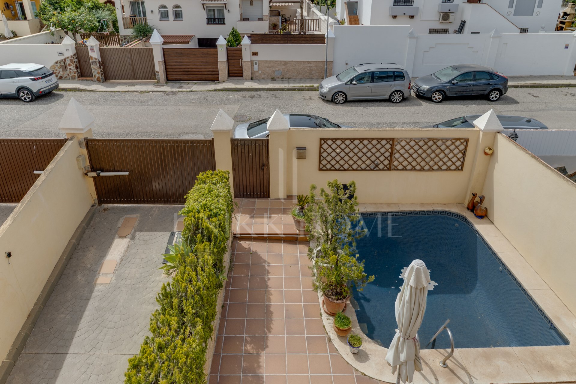 Semi-detached villa with private pool, large terrace and potential for 4 bedrooms in Alhaurín de la Torre