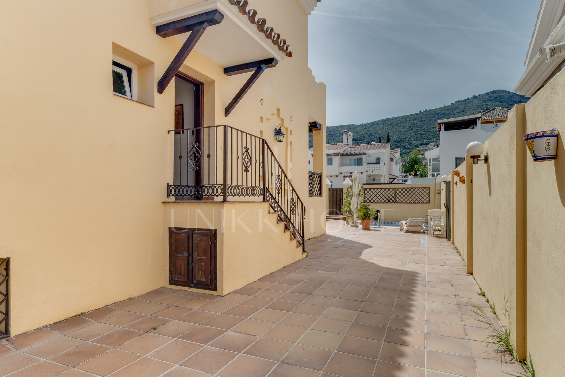 Semi-detached villa with private pool, large terrace and potential for 4 bedrooms in Alhaurín de la Torre