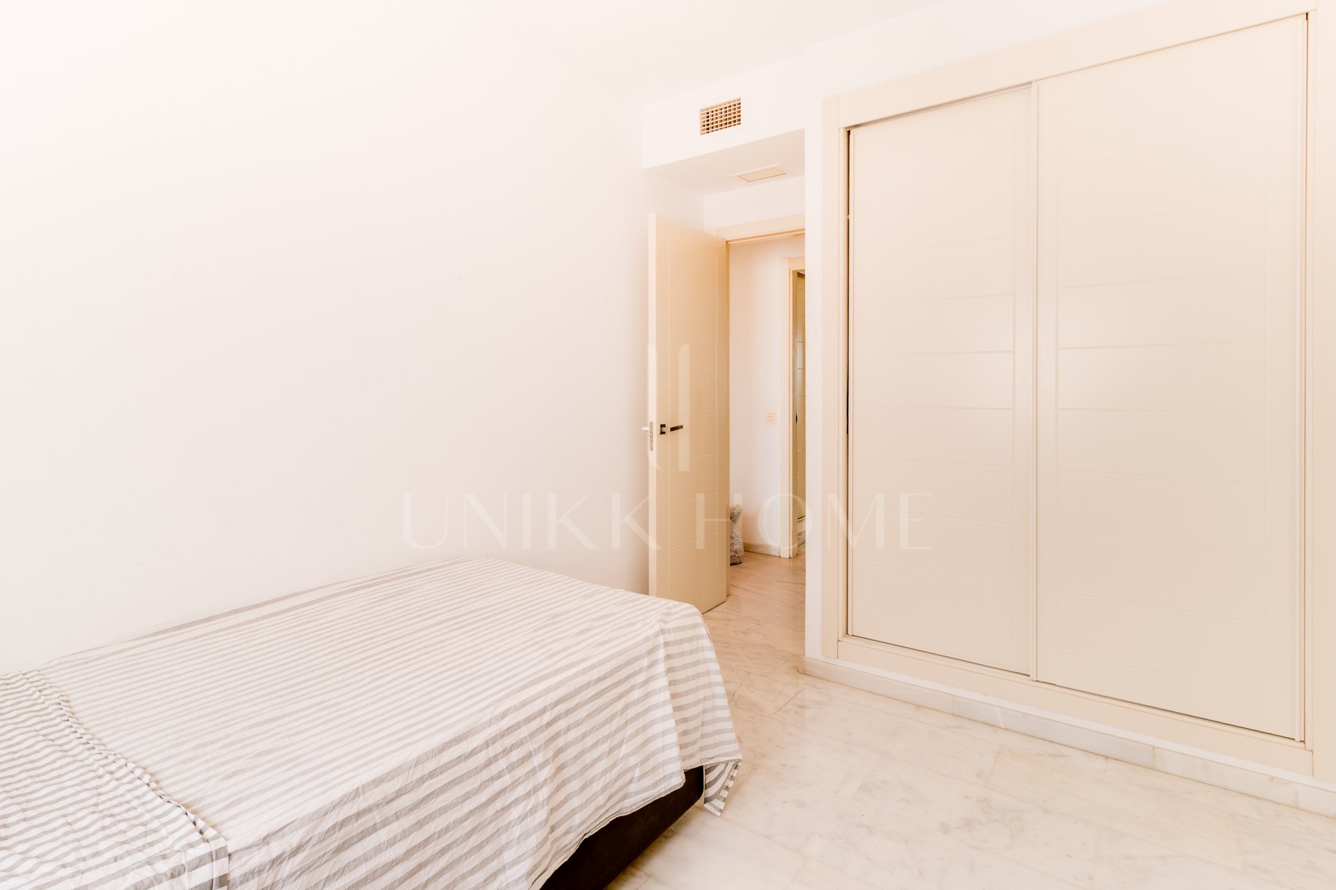 EXCLUSIVO APARTAMENTO DE 3 DORMITORIOS EN VALLE ROMANO