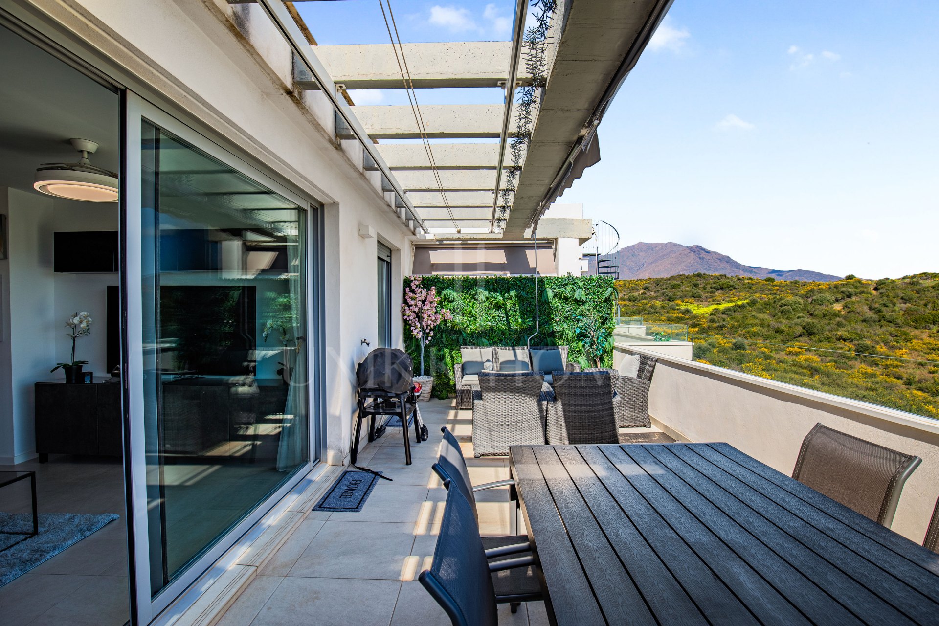 Fully furnished modern 3 Bedroom Duplex Penthouse with Sea Views in Estepona