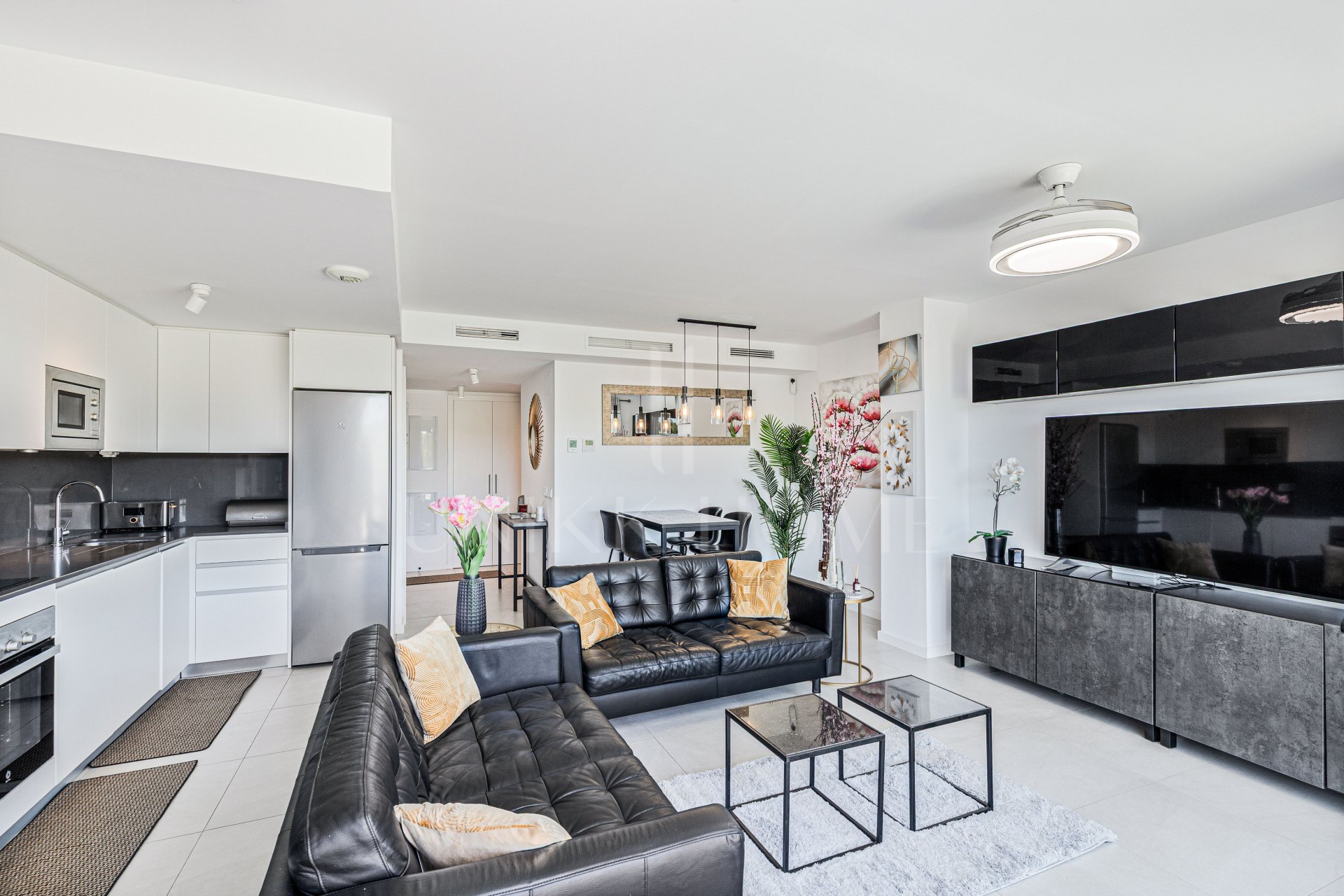 Fully furnished modern 3 Bedroom Duplex Penthouse with Sea Views in Estepona