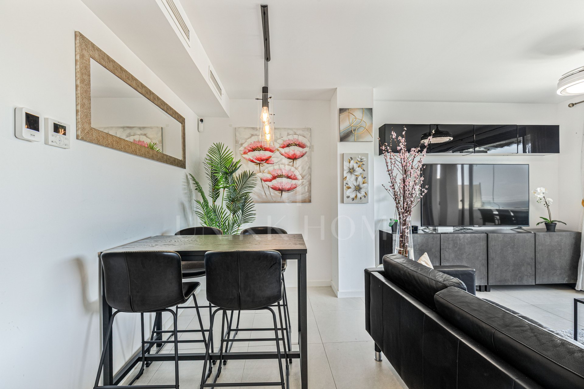 Fully furnished modern 3 Bedroom Duplex Penthouse with Sea Views in Estepona