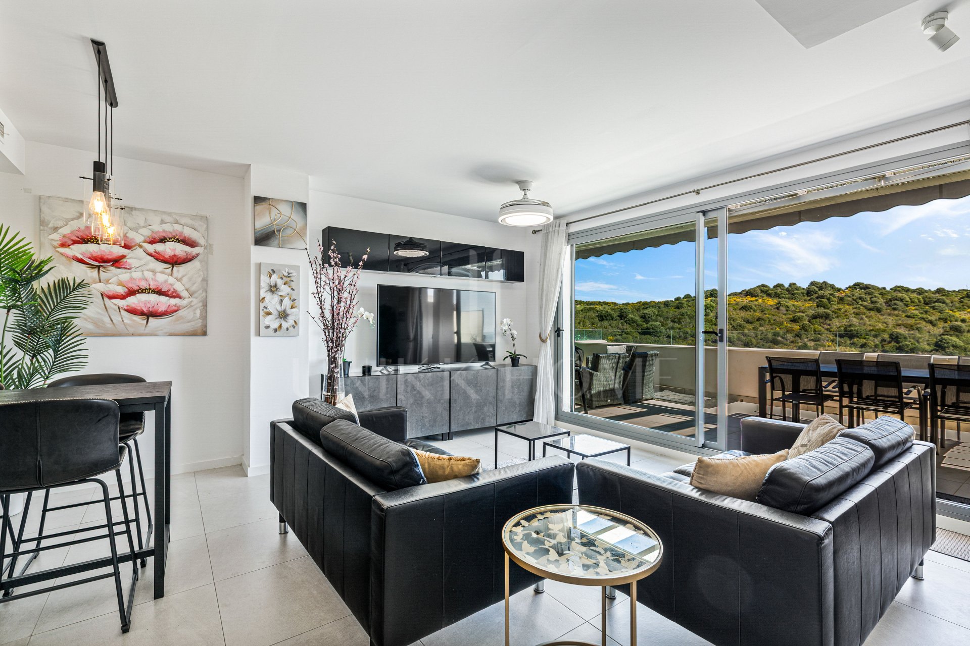 Fully furnished modern 3 Bedroom Duplex Penthouse with Sea Views in Estepona