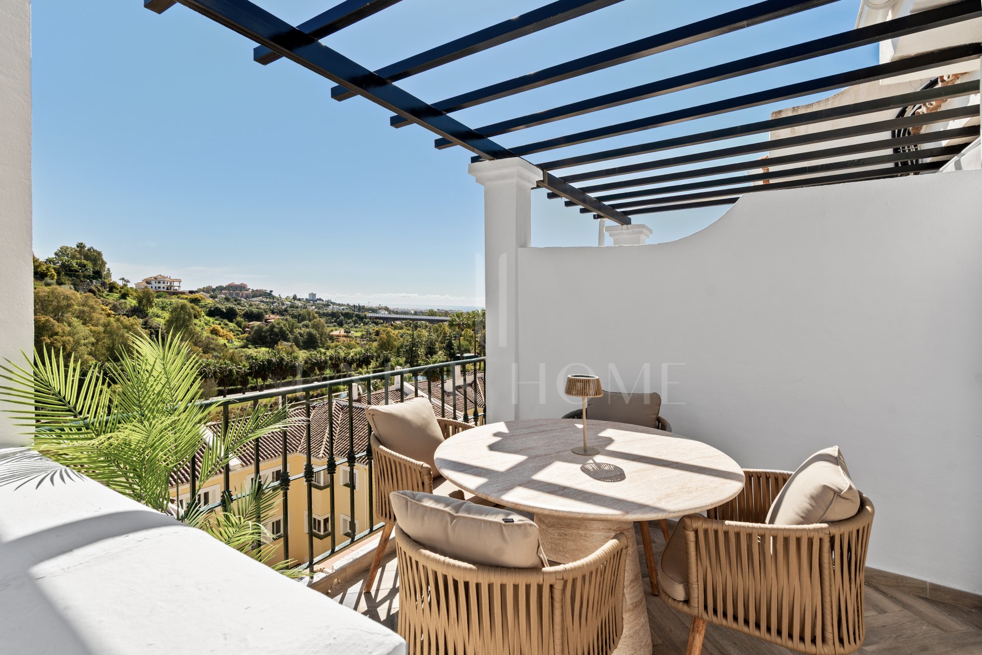 Fully renovated penthouse in Los Arcos de La Quinta