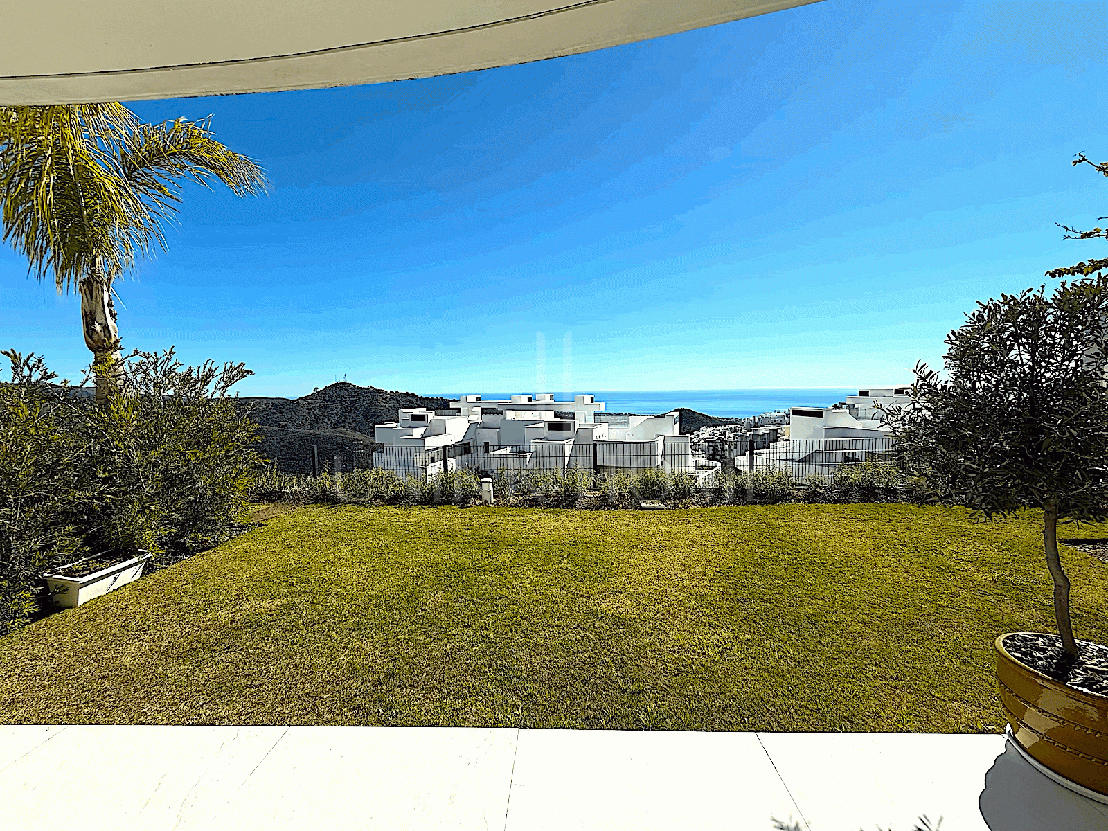 Descubra este excepcional apartamento en planta baja ubicado en una de las zonas más cotizadas de Marbella.