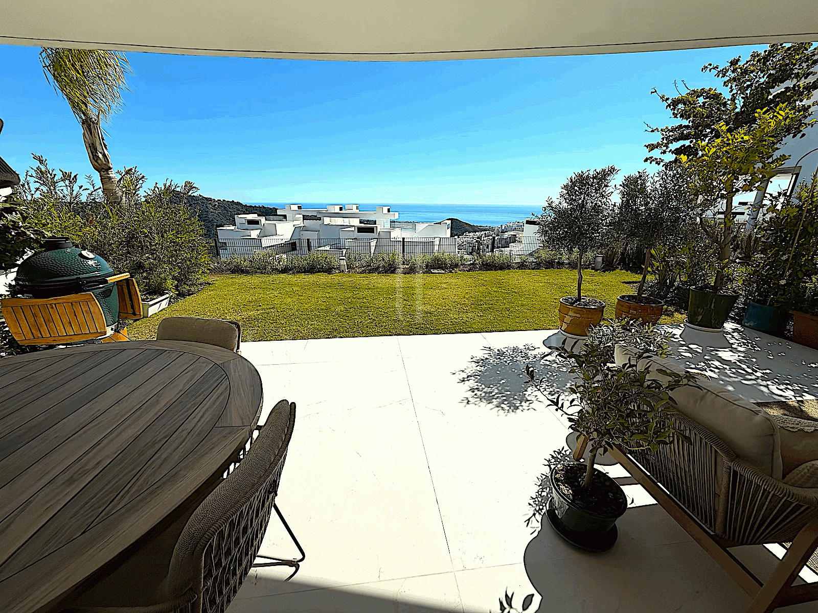 Descubra este excepcional apartamento en planta baja ubicado en una de las zonas más cotizadas de Marbella.