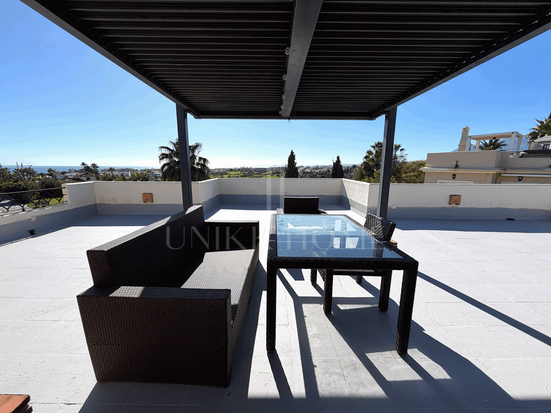 Stunning Top Floor Apartment in Bel Air – Costa del Sol