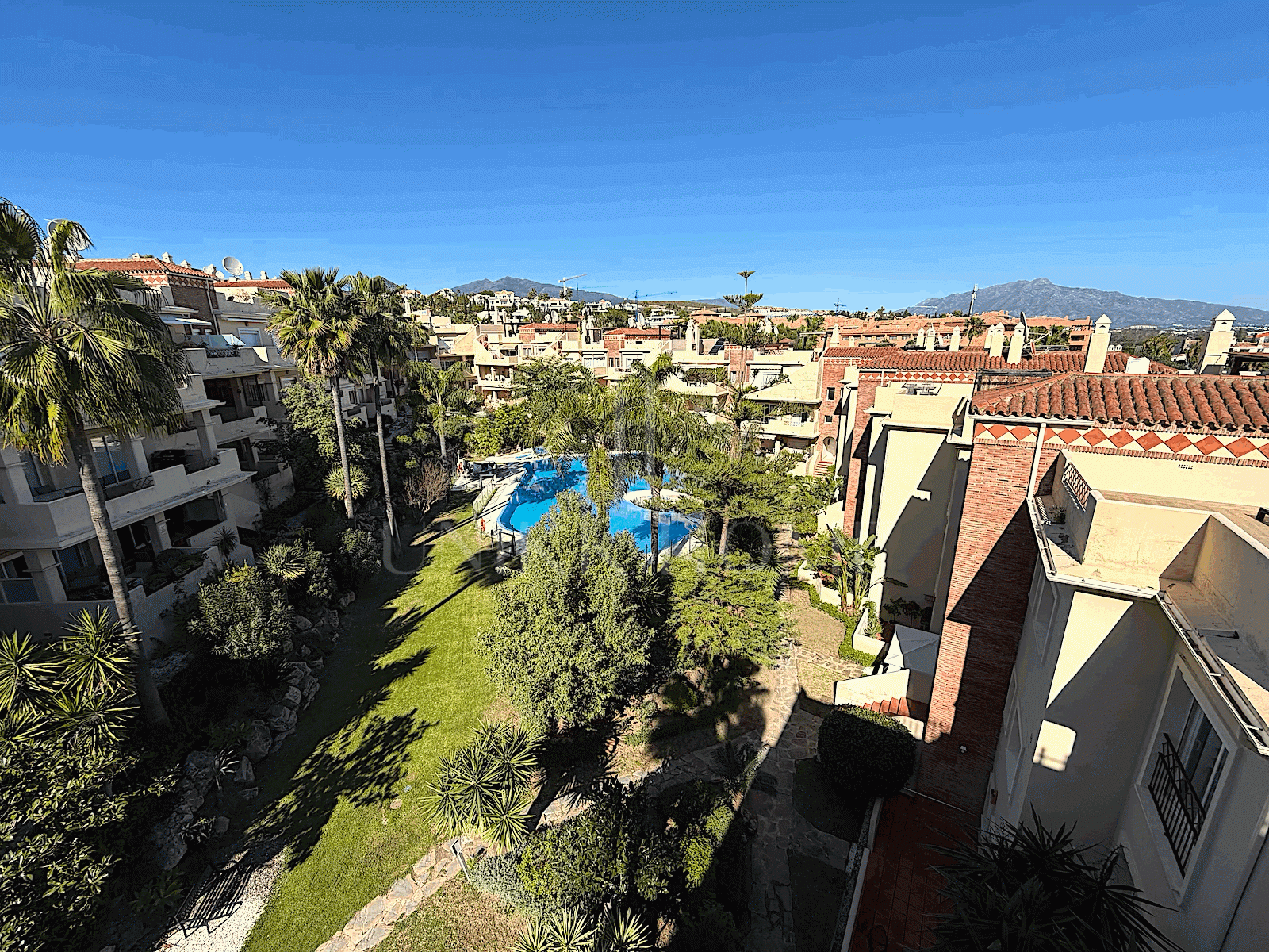 Stunning Top Floor Apartment in Bel Air – Costa del Sol