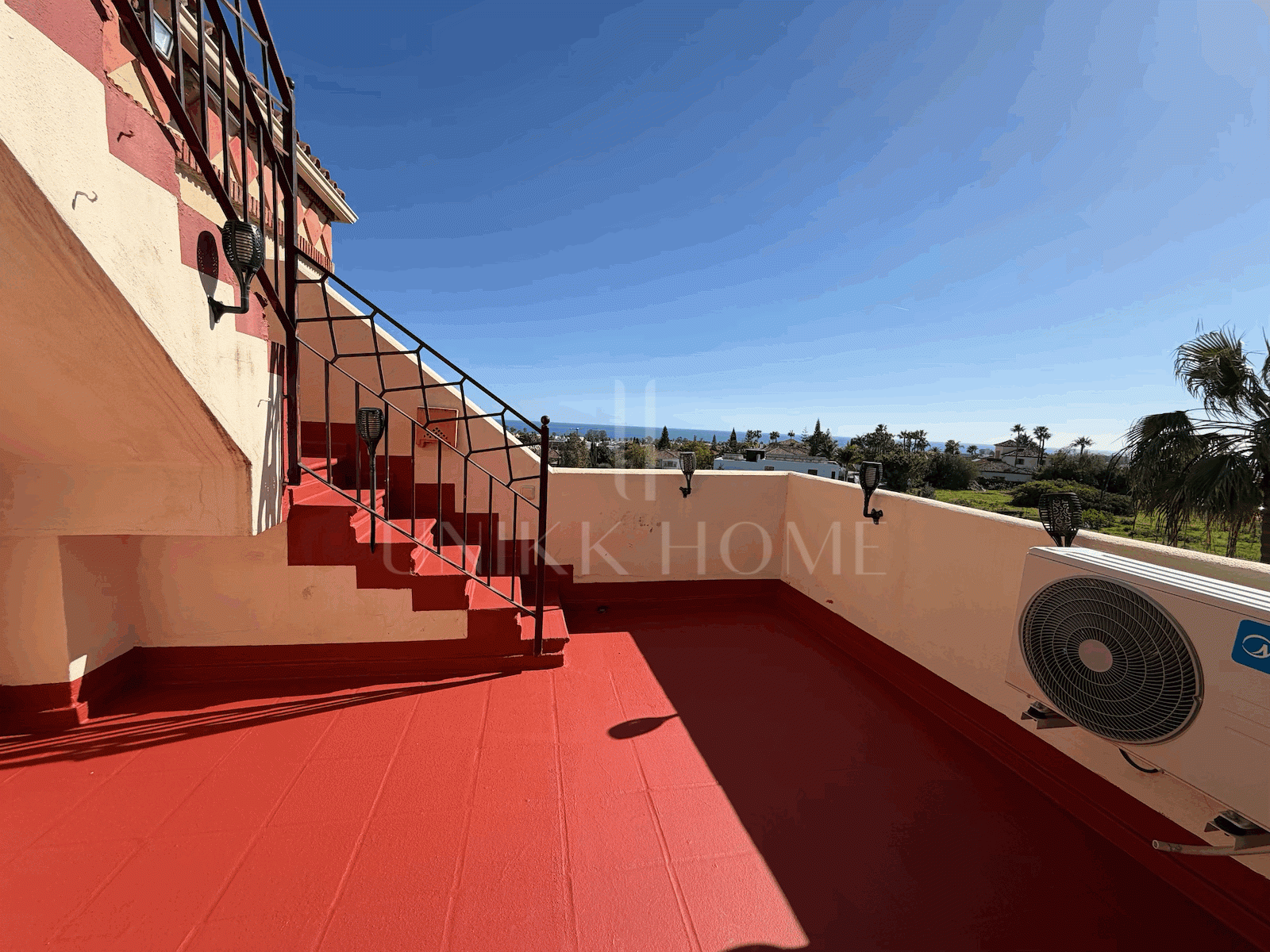 Stunning Top Floor Apartment in Bel Air – Costa del Sol