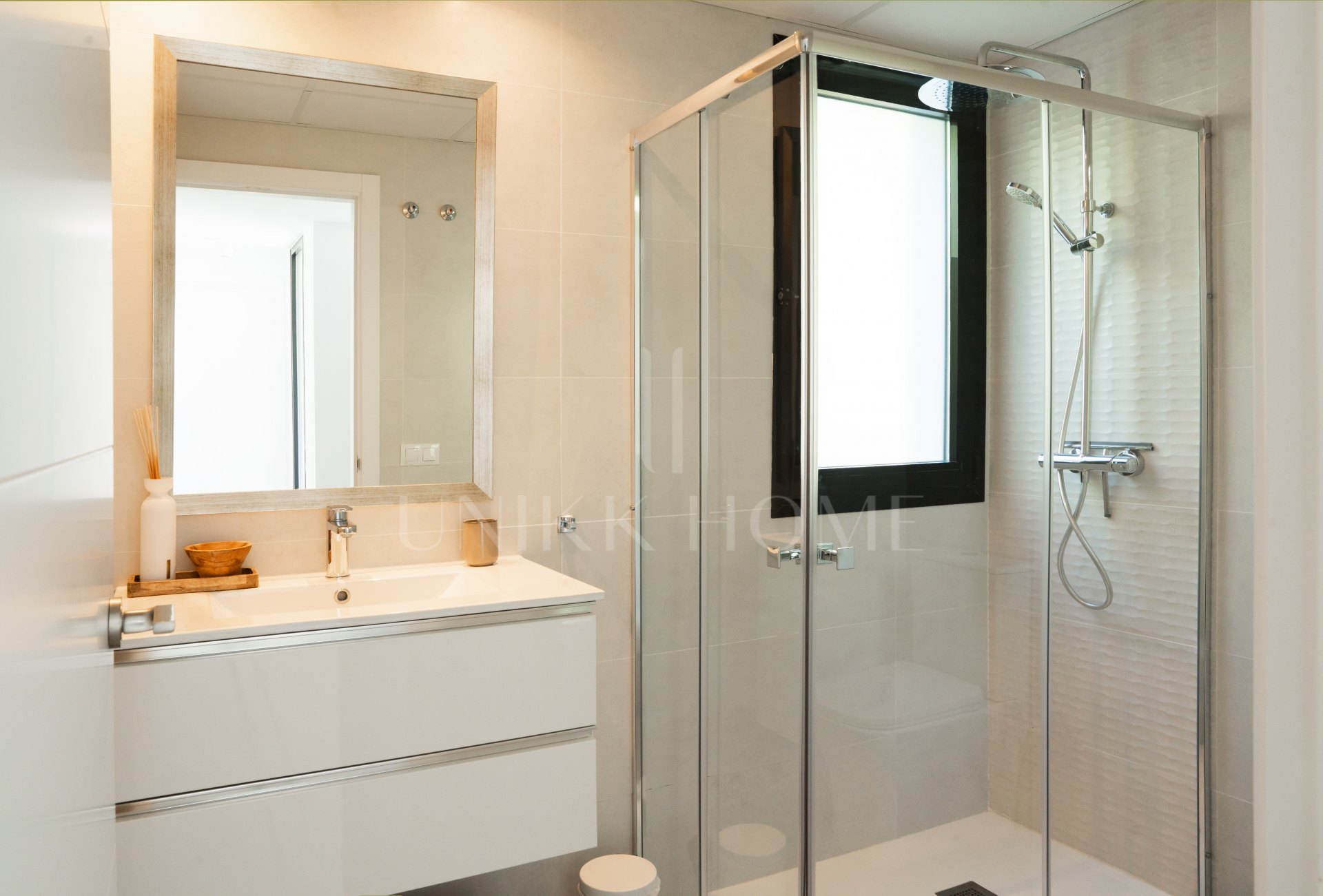 Villa de 3 Dormitorios con Piscina Privada y Jardín en Valle Romano, Estepona