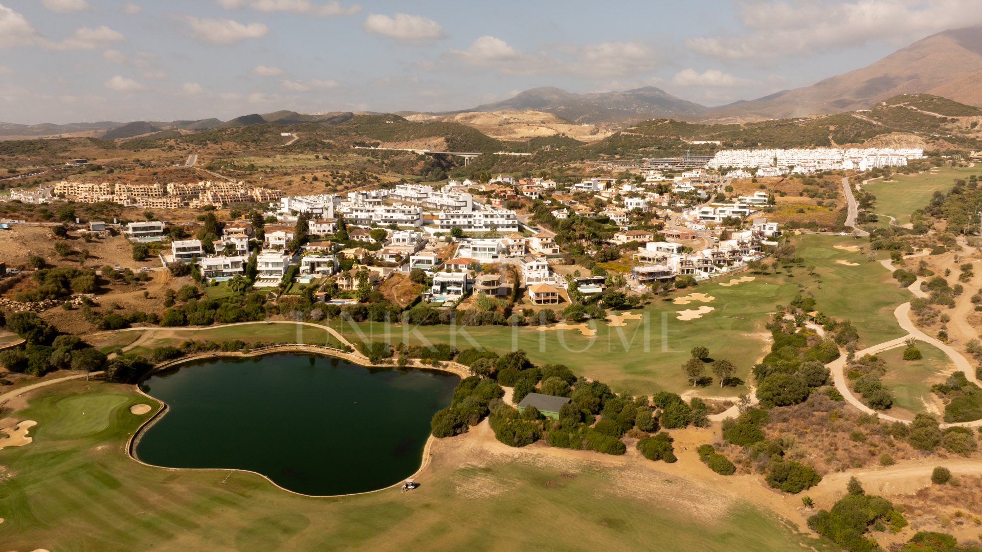 Villa de 3 Dormitorios con Piscina Privada y Jardín en Valle Romano, Estepona
