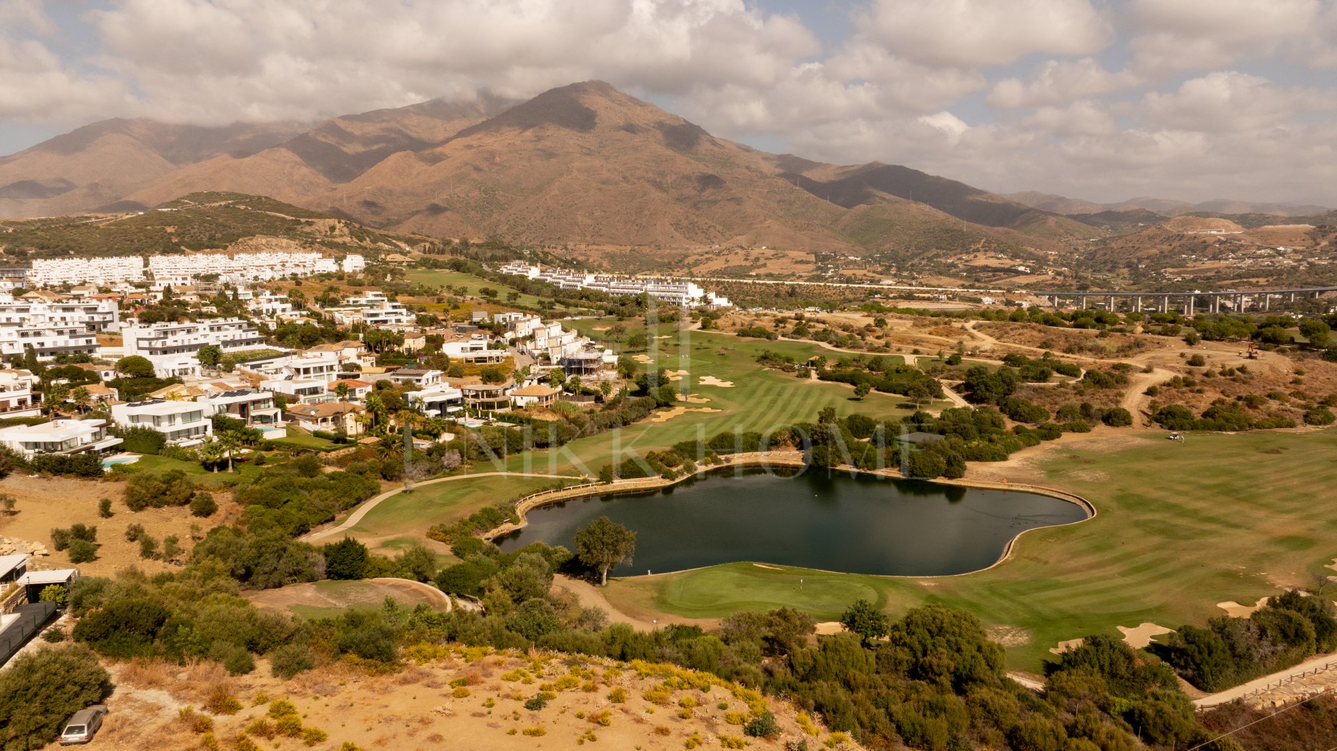 Villa de 3 Dormitorios con Piscina Privada y Jardín en Valle Romano, Estepona