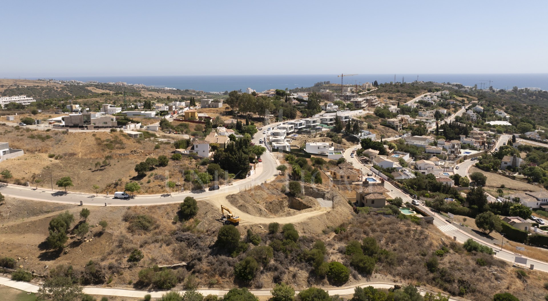 Parcela con licencia de obra & proyecto aprobada con vistas panorámicas en Valle Romano, Estepona