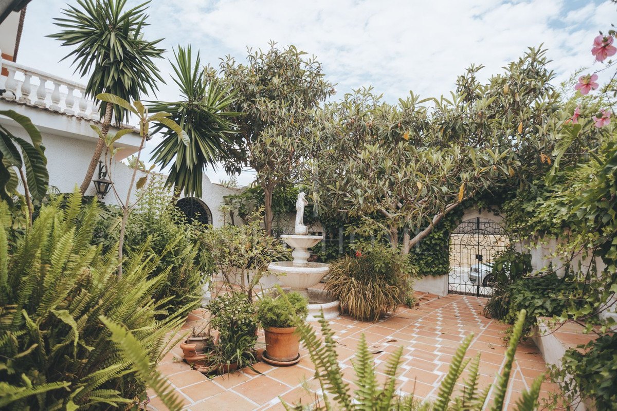 Villa for sale in Marbella City, Marbella (All)