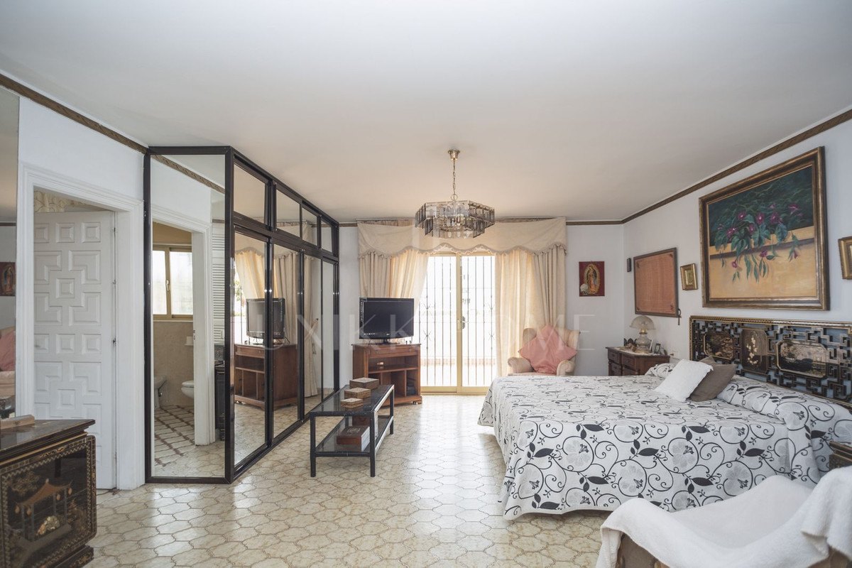 Villa for sale in Marbella City, Marbella (All)