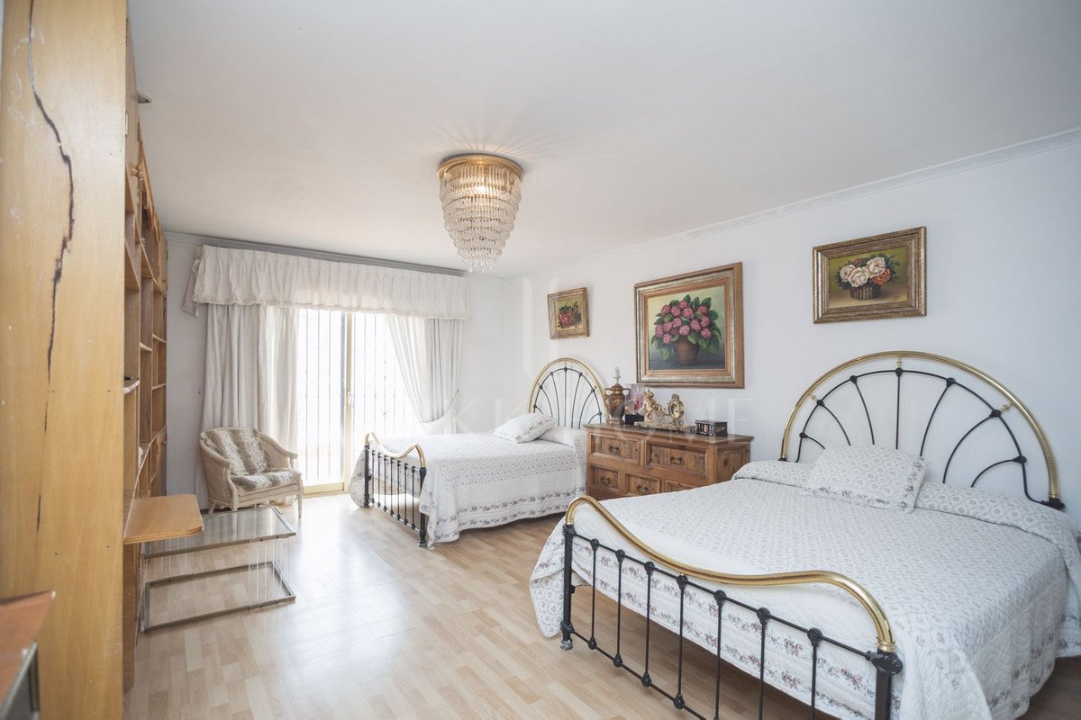 Villa for sale in Marbella City, Marbella (All)