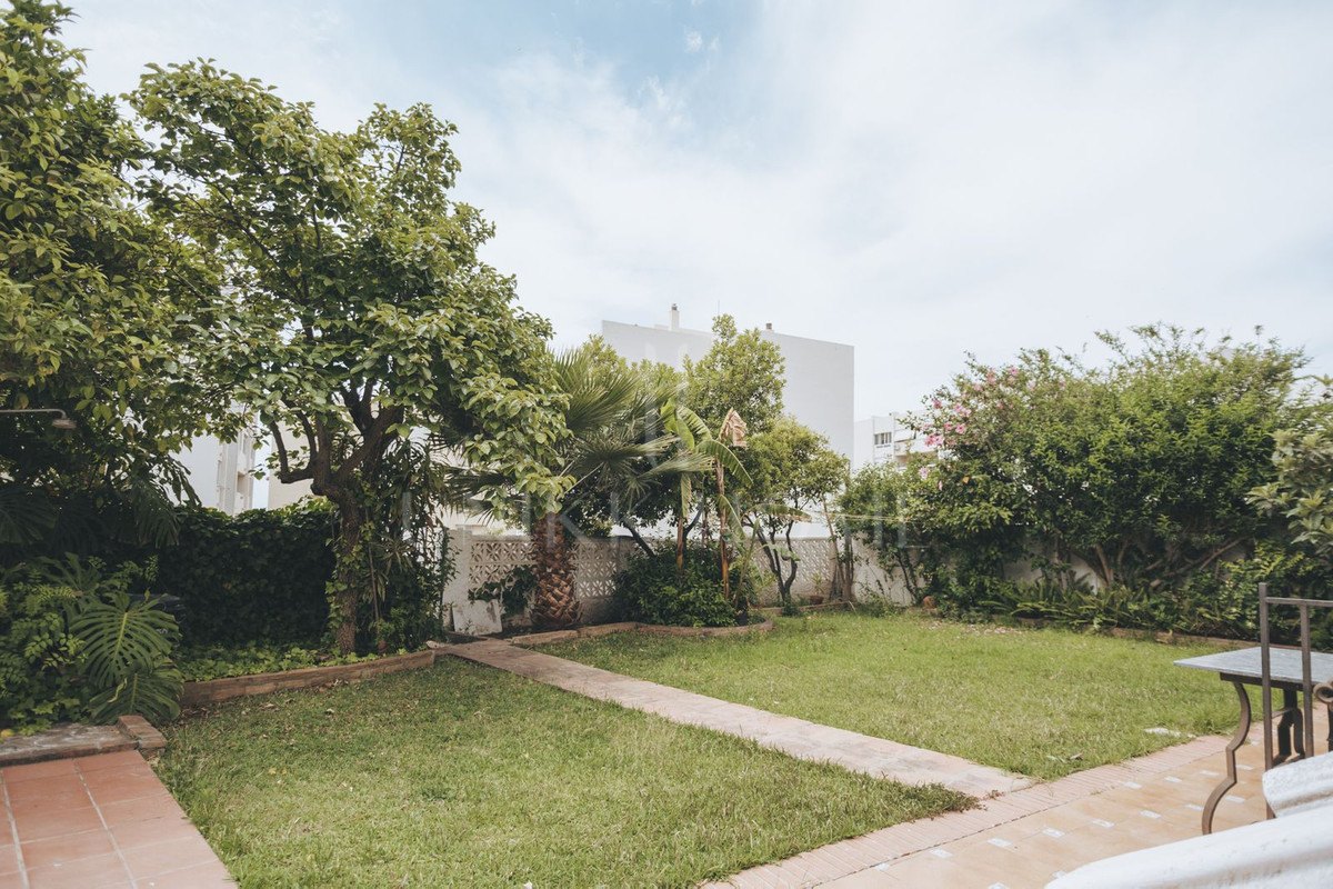 Villa for sale in Marbella City, Marbella (All)