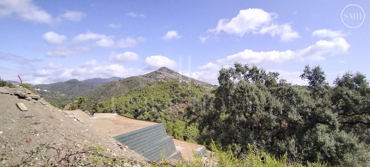 Plot for sale in Benahavis