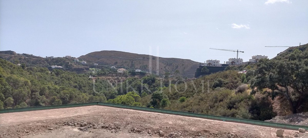 Plot for sale in Benahavis