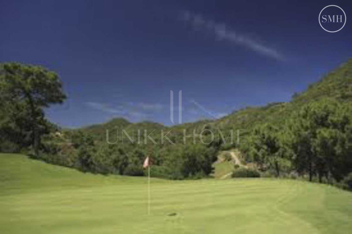 Plot for sale in Benahavis