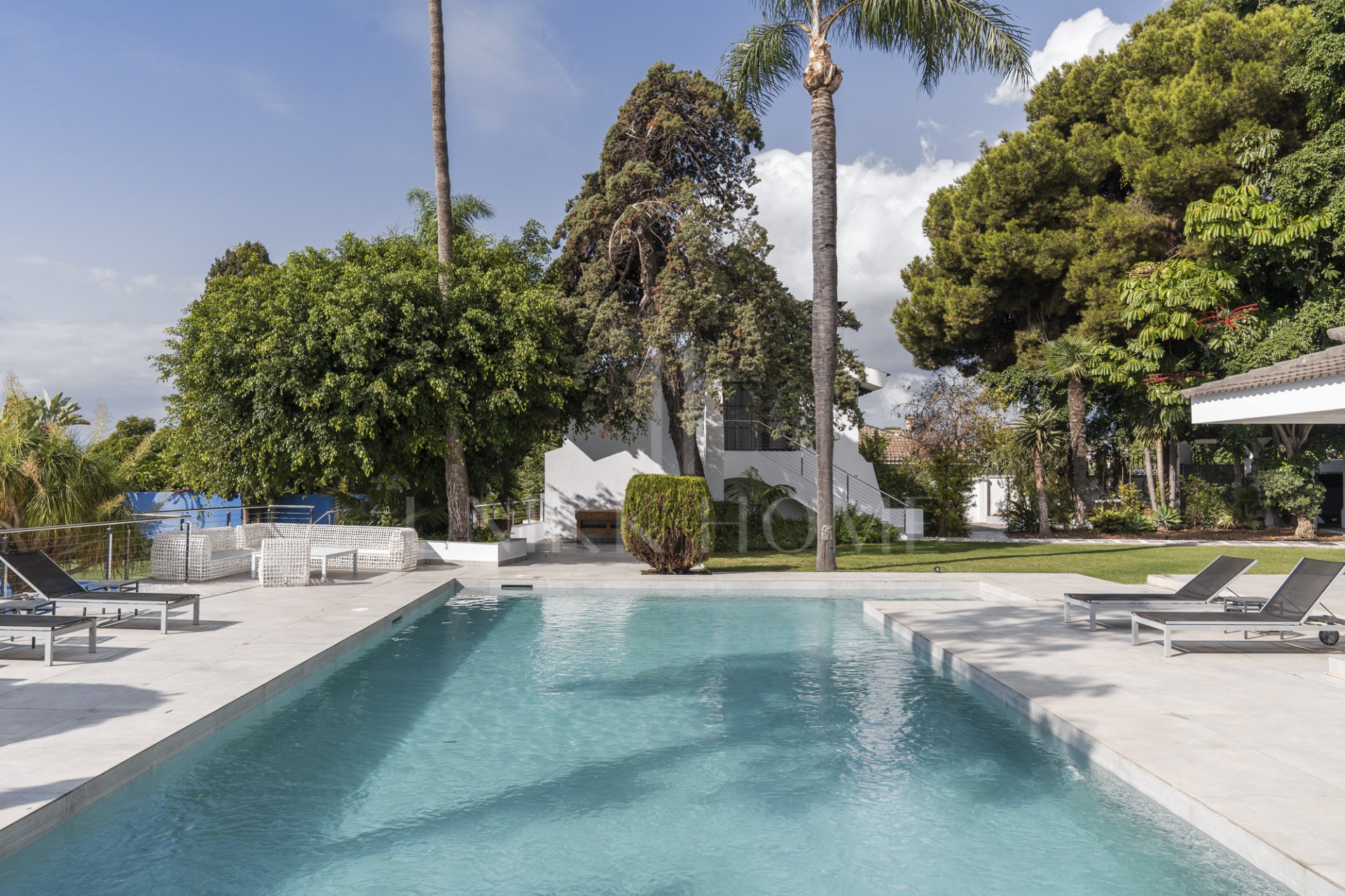 EXCLUSIVE ELEGANT VILLA – EAST MARBELLA