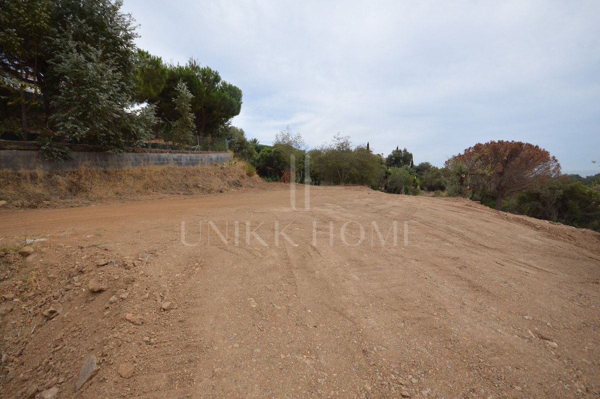 Plot for sale in Elviria, Marbella East
