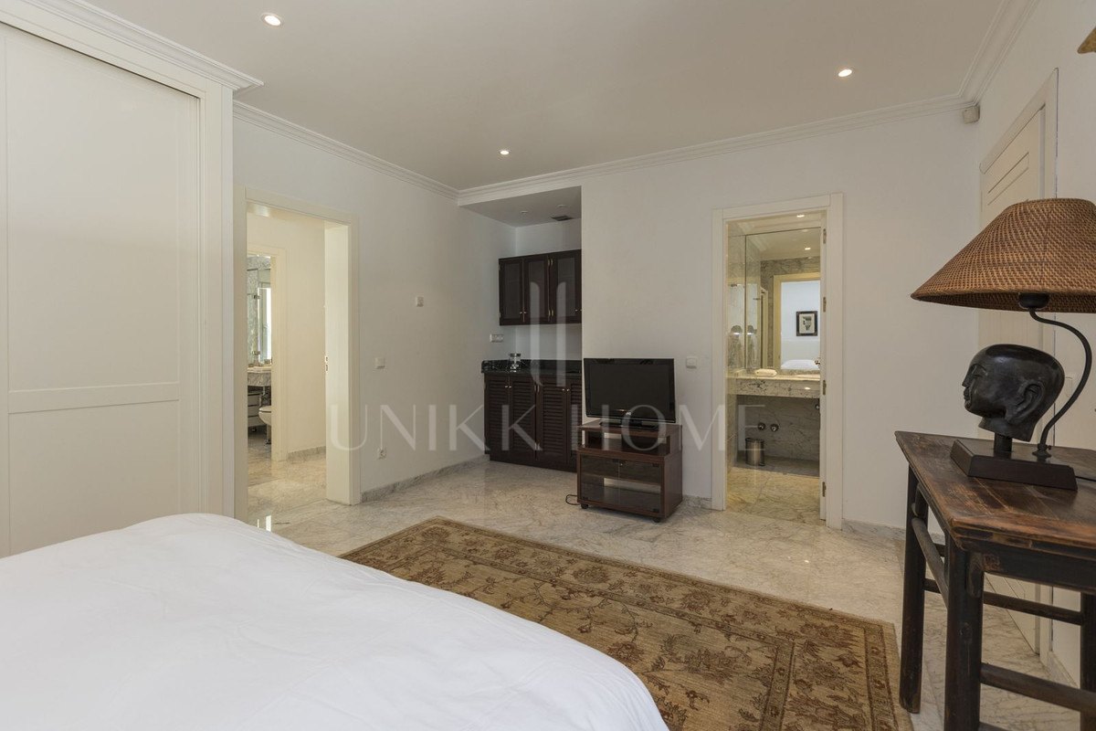 Villa en venta en Los Monteros, Marbella Este