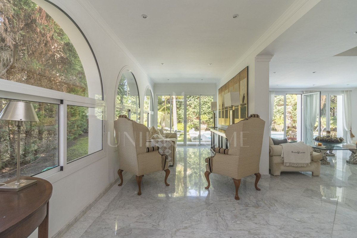 Villa en venta en Los Monteros, Marbella Este
