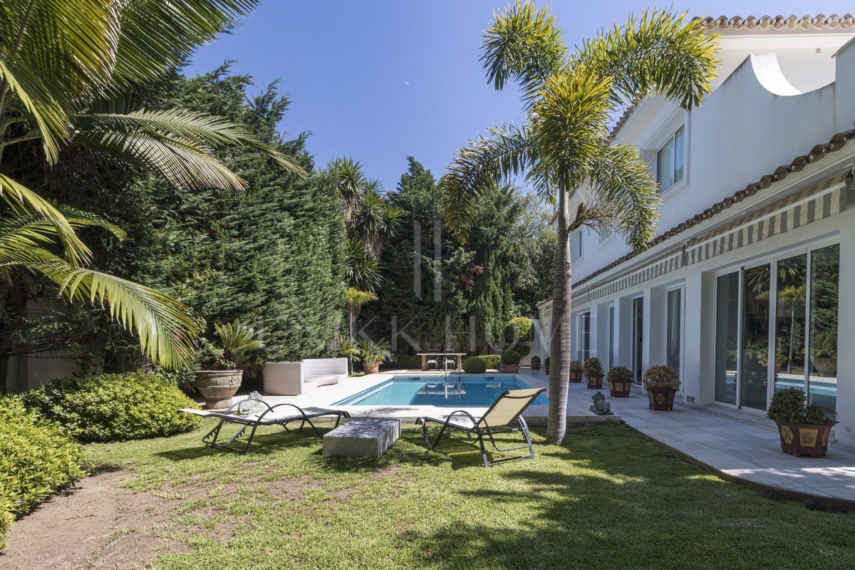 Villa en venta en Los Monteros, Marbella Este