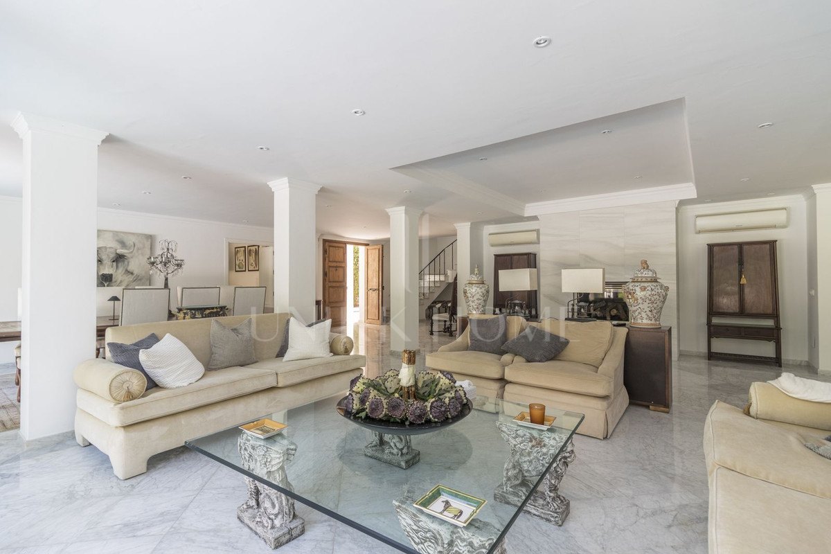 Villa en venta en Los Monteros, Marbella Este