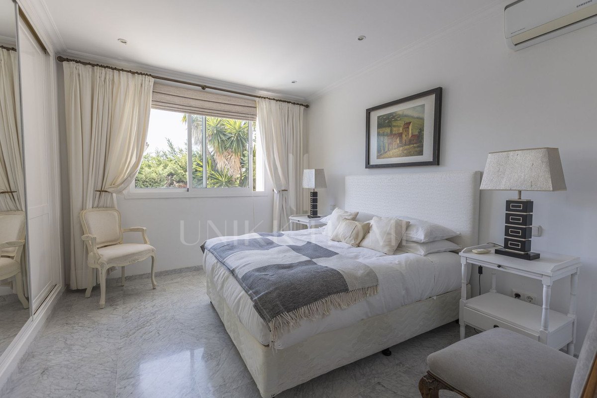 Villa en venta en Los Monteros, Marbella Este