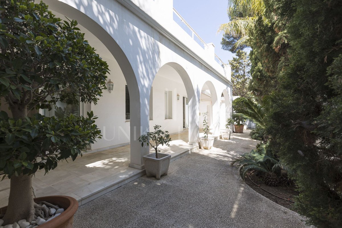 Villa en venta en Los Monteros, Marbella Este