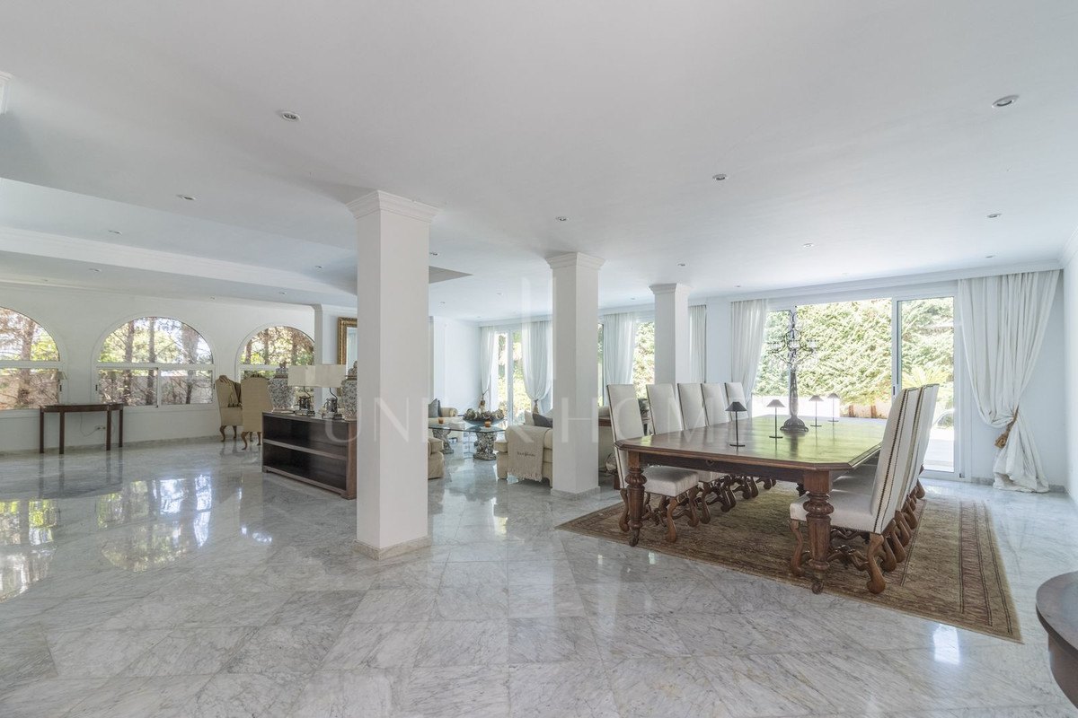 Villa en venta en Los Monteros, Marbella Este