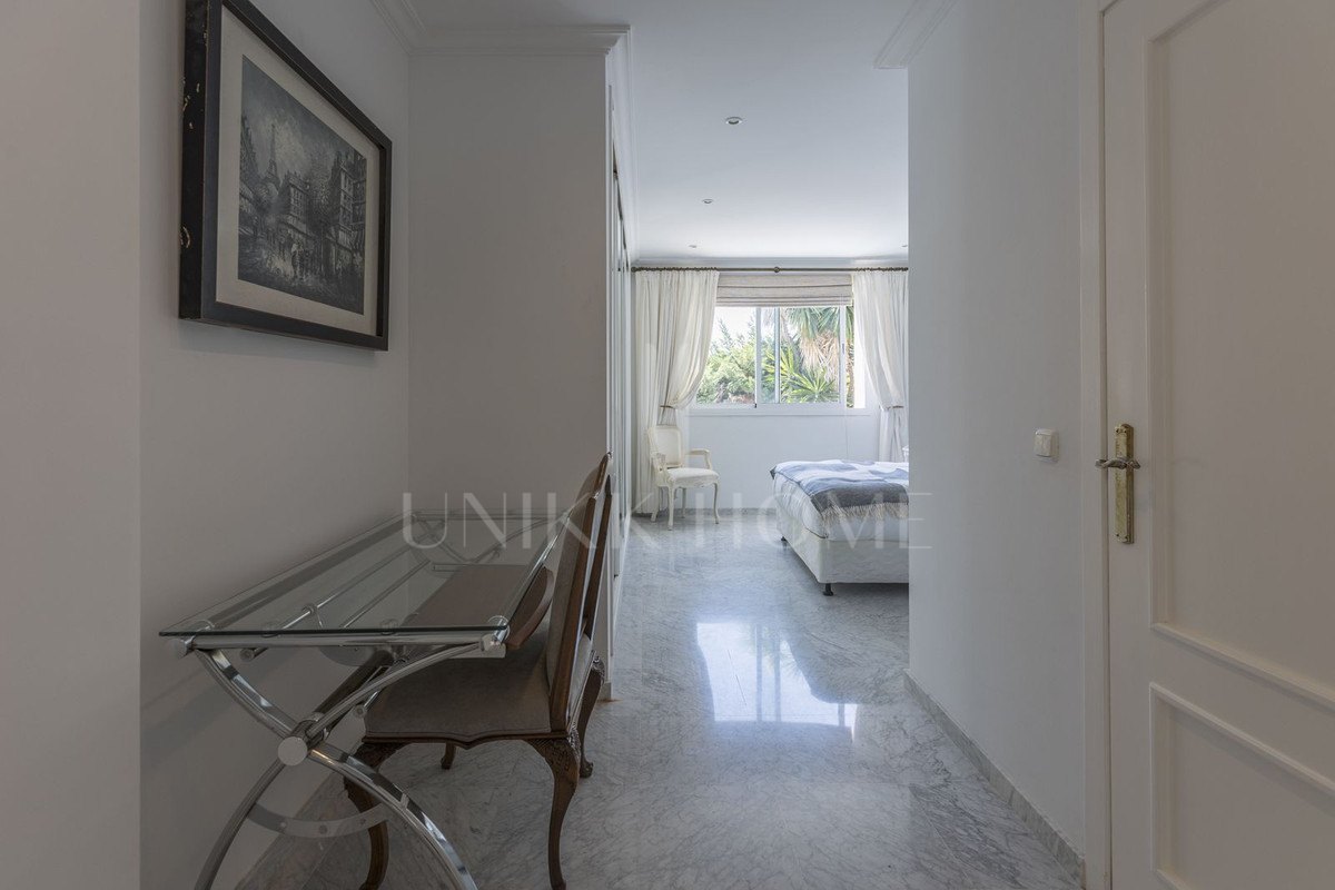 Villa en venta en Los Monteros, Marbella Este