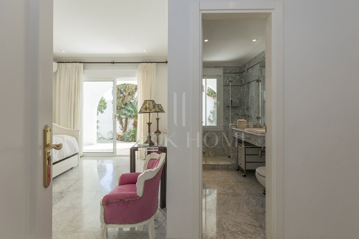 Villa en venta en Los Monteros, Marbella Este