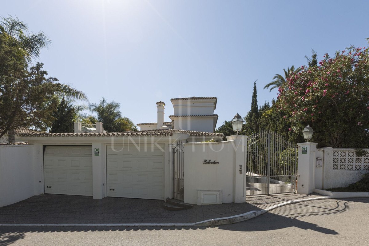 Villa en venta en Los Monteros, Marbella Este