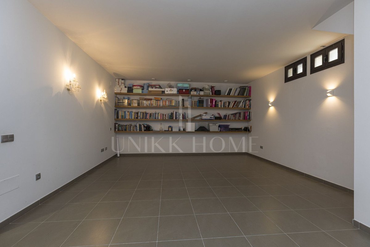 Villa for sale in Valle Romano, Estepona West