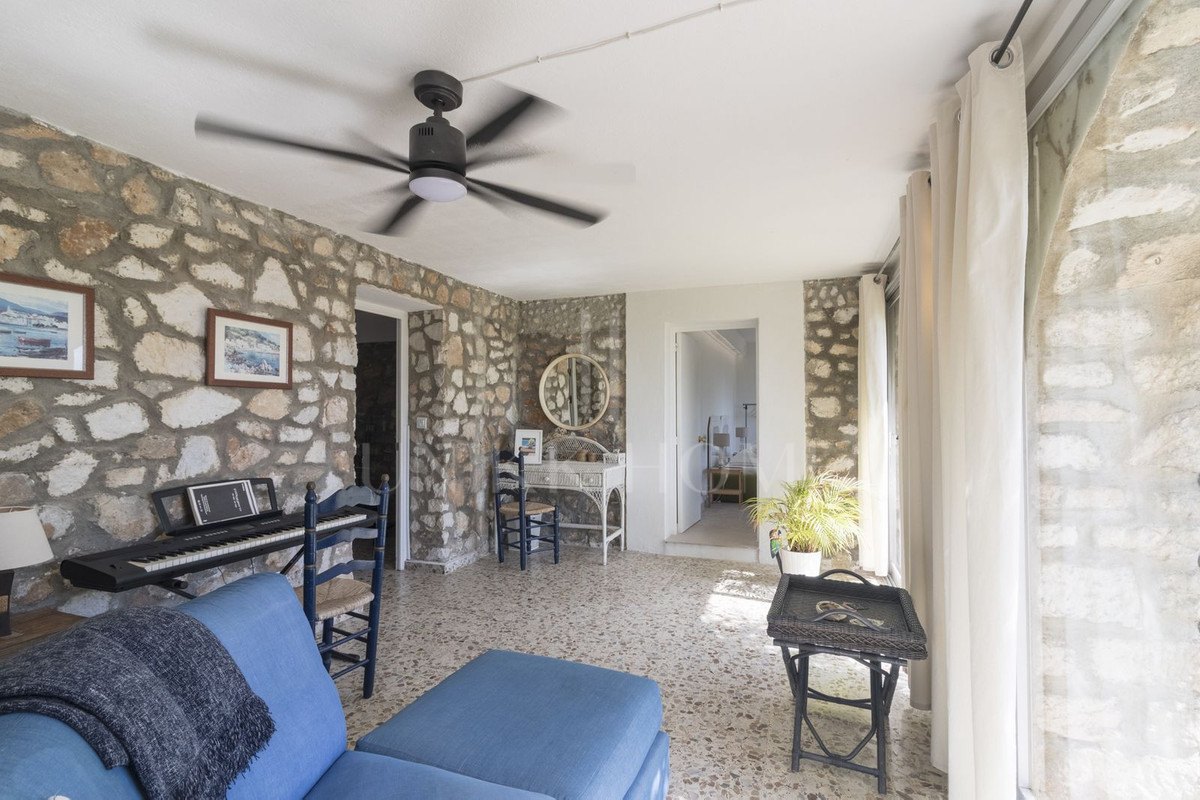 Villa for sale in Mijas