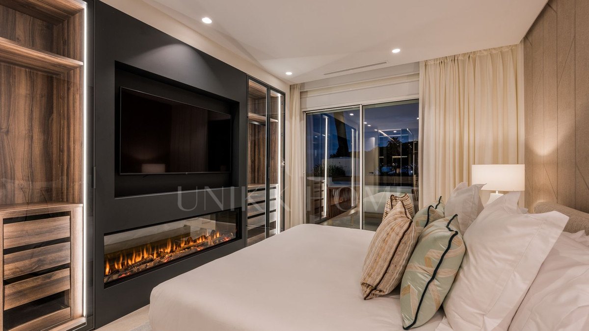 Apartment for sale in Los Monteros, Marbella East