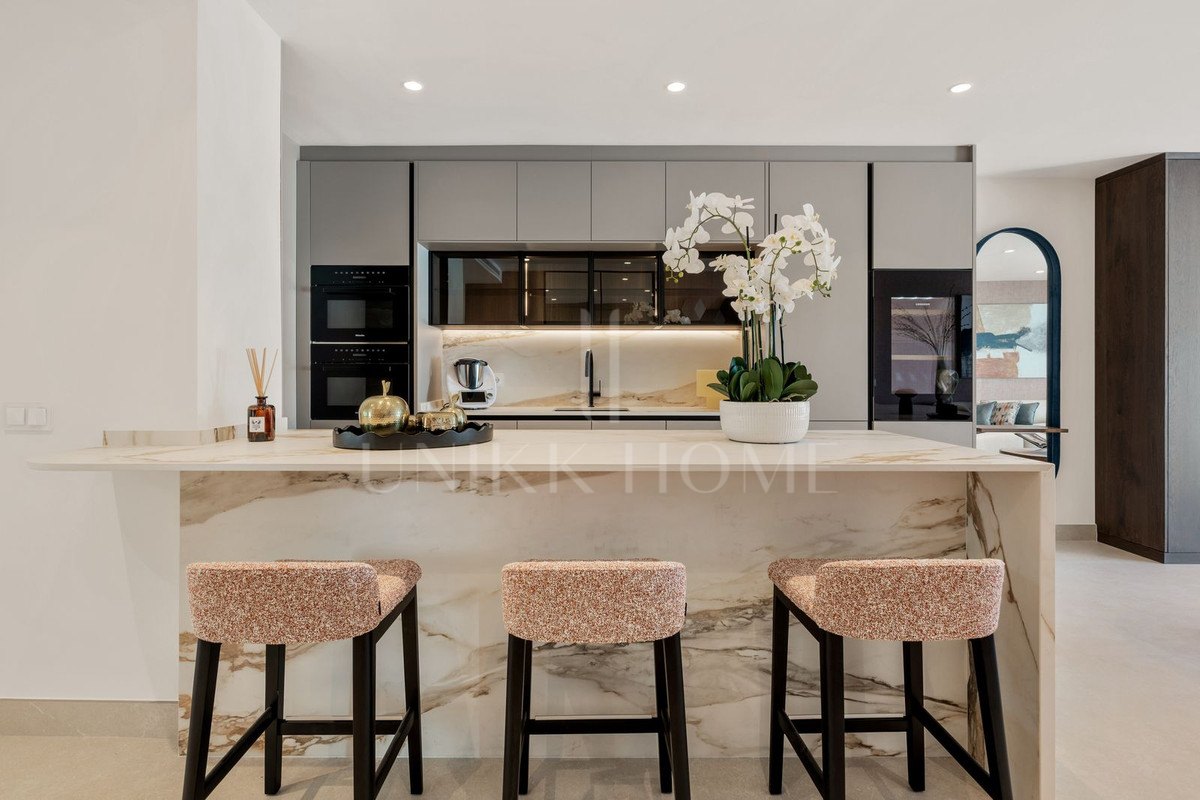 Apartment for sale in Los Monteros, Marbella East