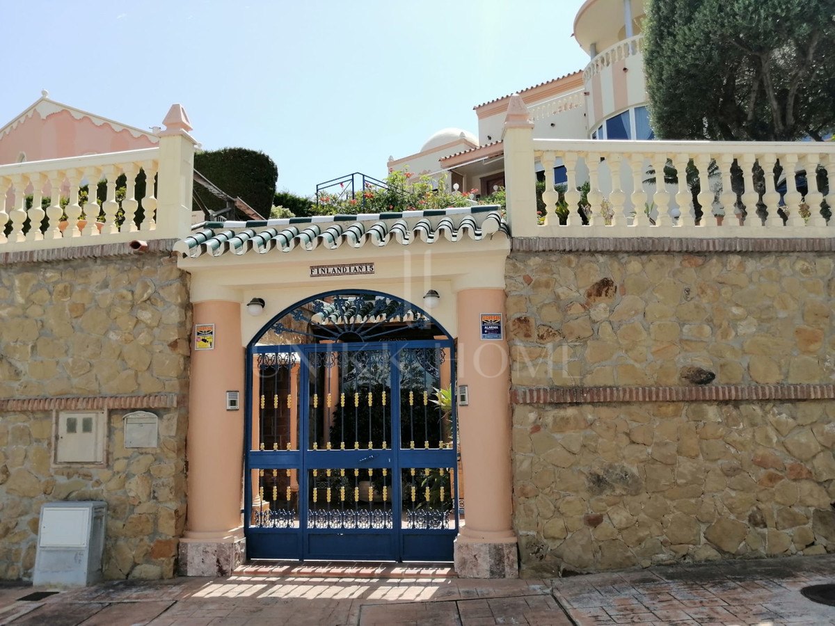 Villa en venta en Benalmadena