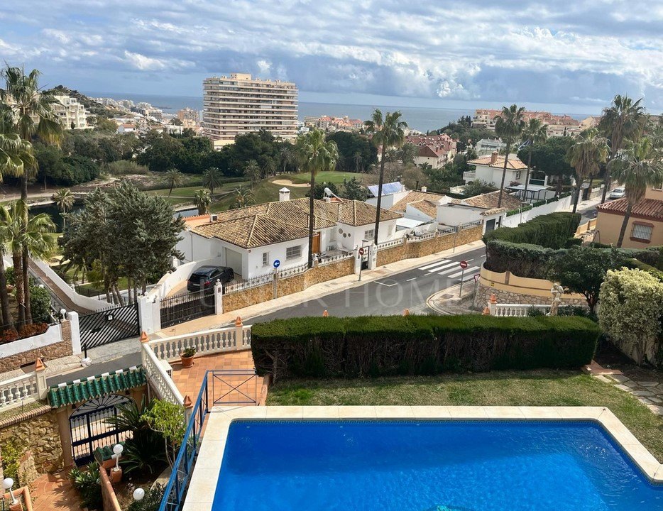 Villa en venta en Benalmadena