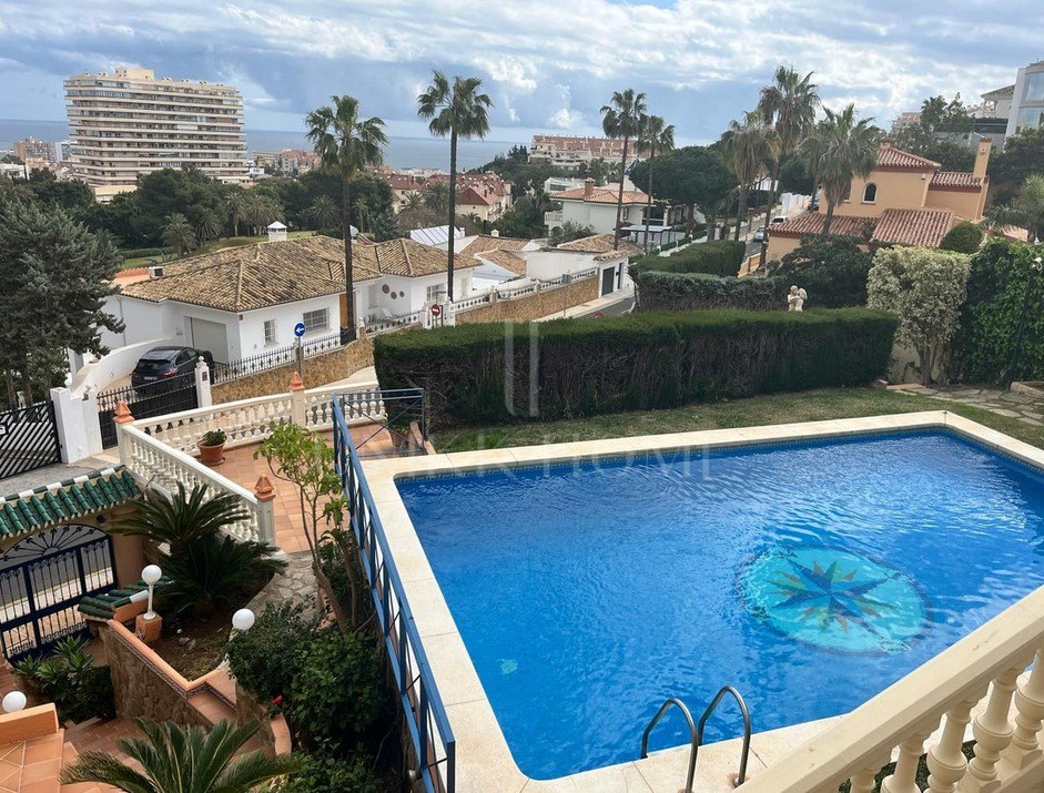 Villa en venta en Benalmadena