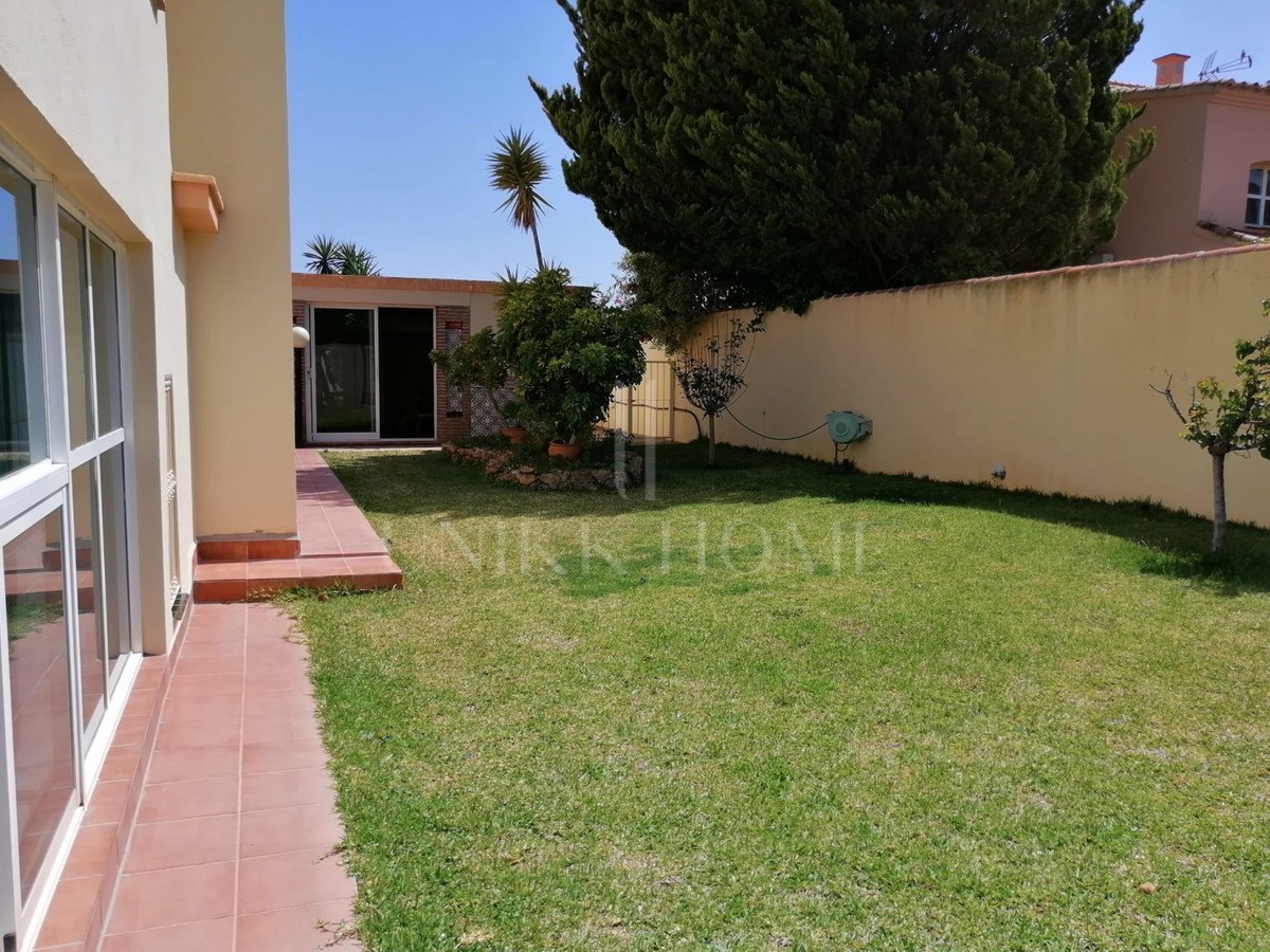 Villa en venta en Benalmadena